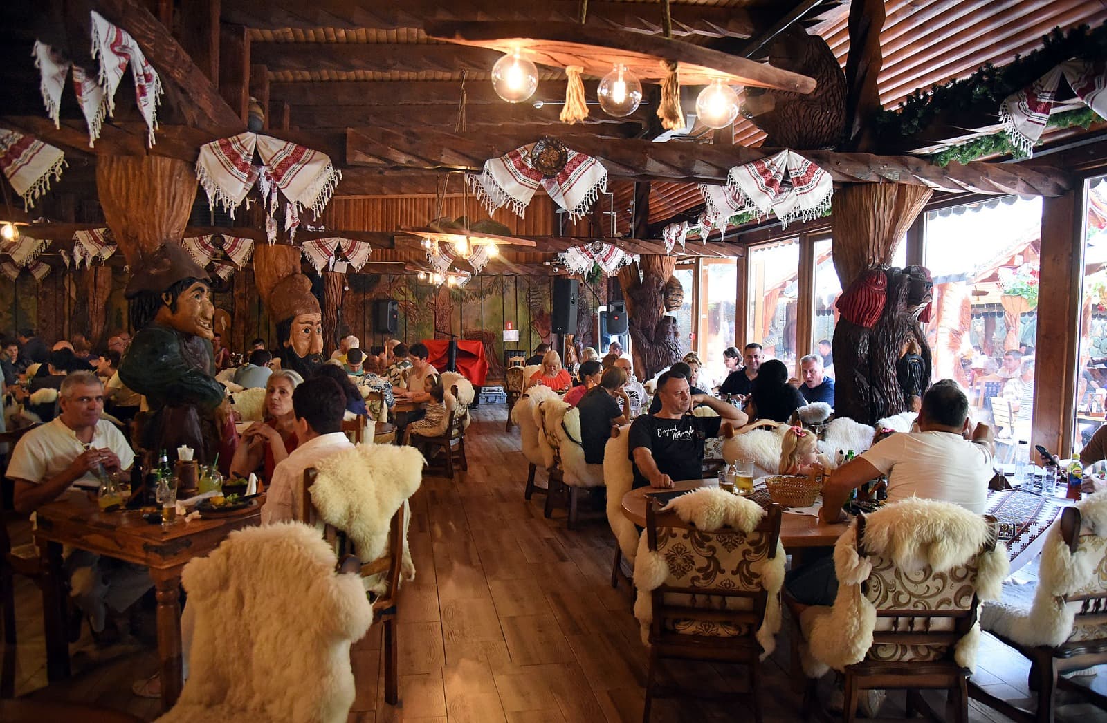 Galerie Restaurant Cascada Slănic Moldova - imagine 14